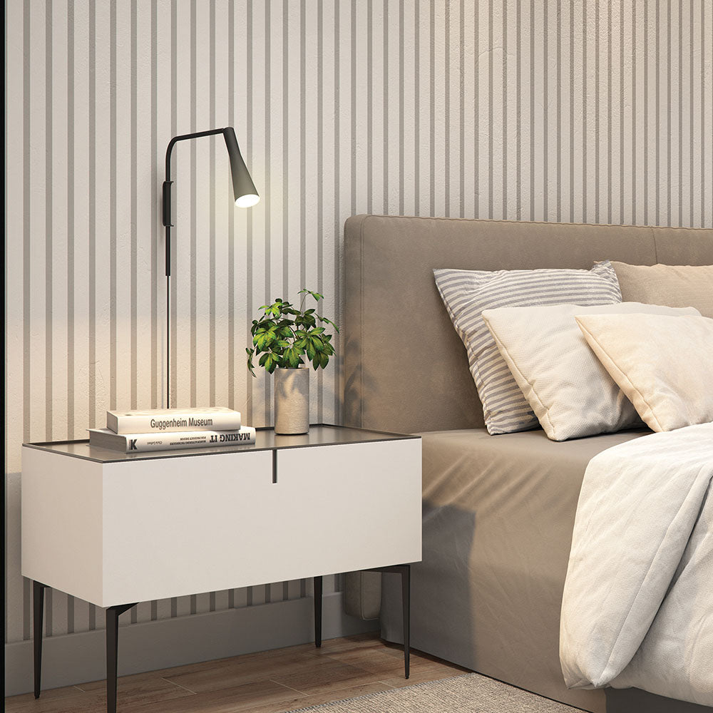 Arandela de Leitura Tube com Plug e Interruptor - Preto